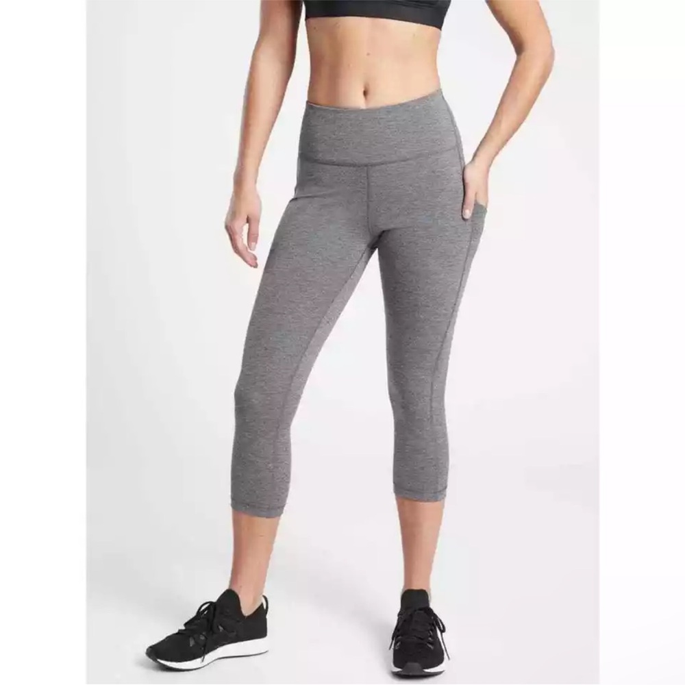 Athleta Ultimate Stash Pocket Capri‎ High Rise Leggings in Heather Gray Sz S